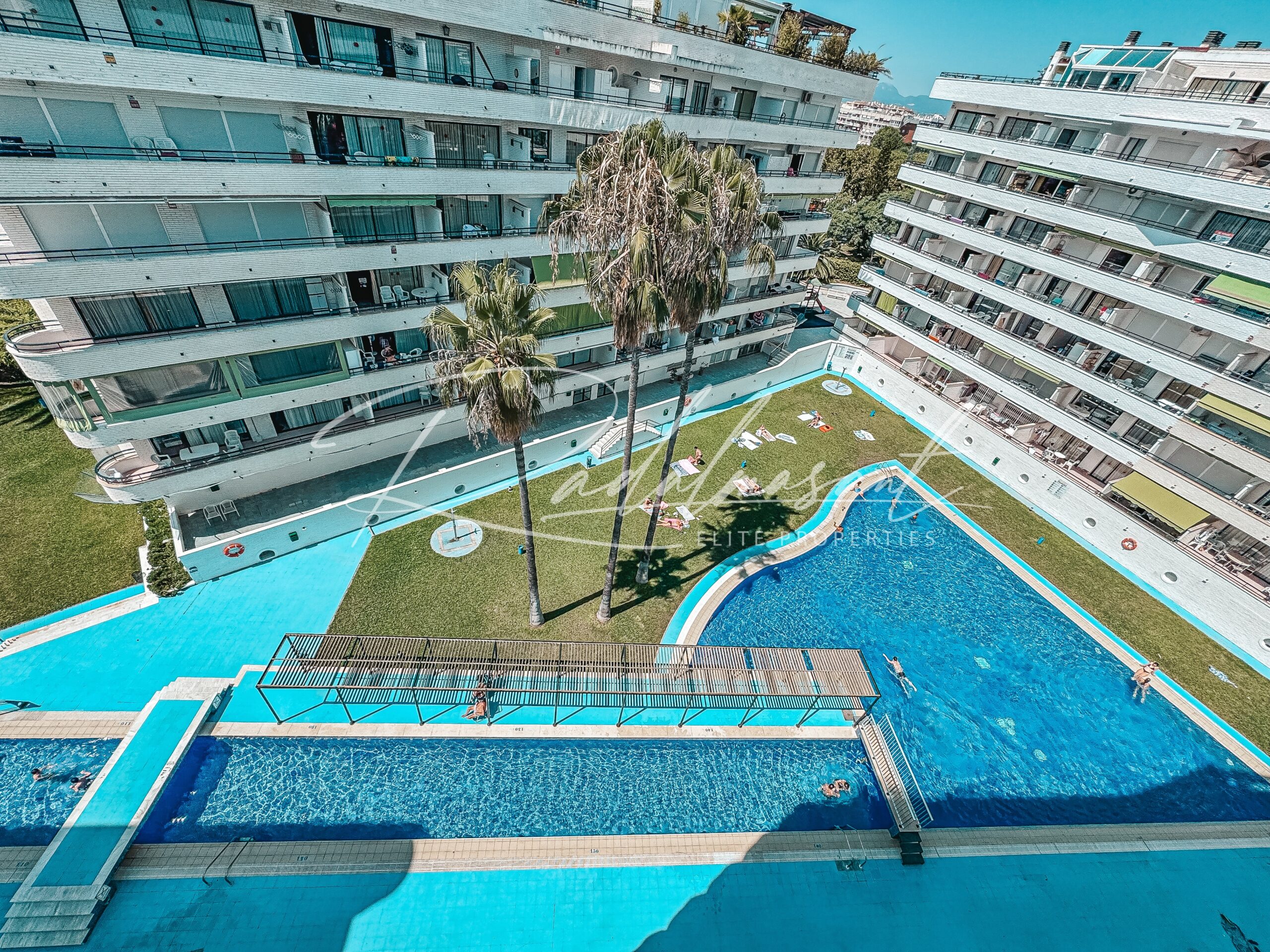 Piscina comunitaria 1