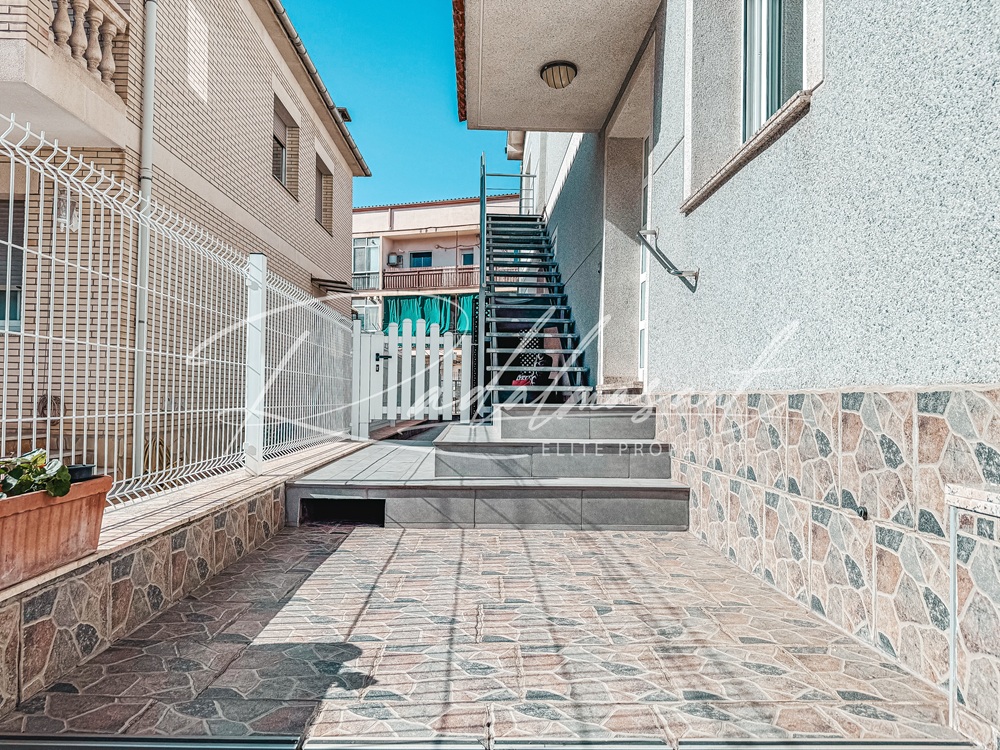 Acceso vivienda principal 1