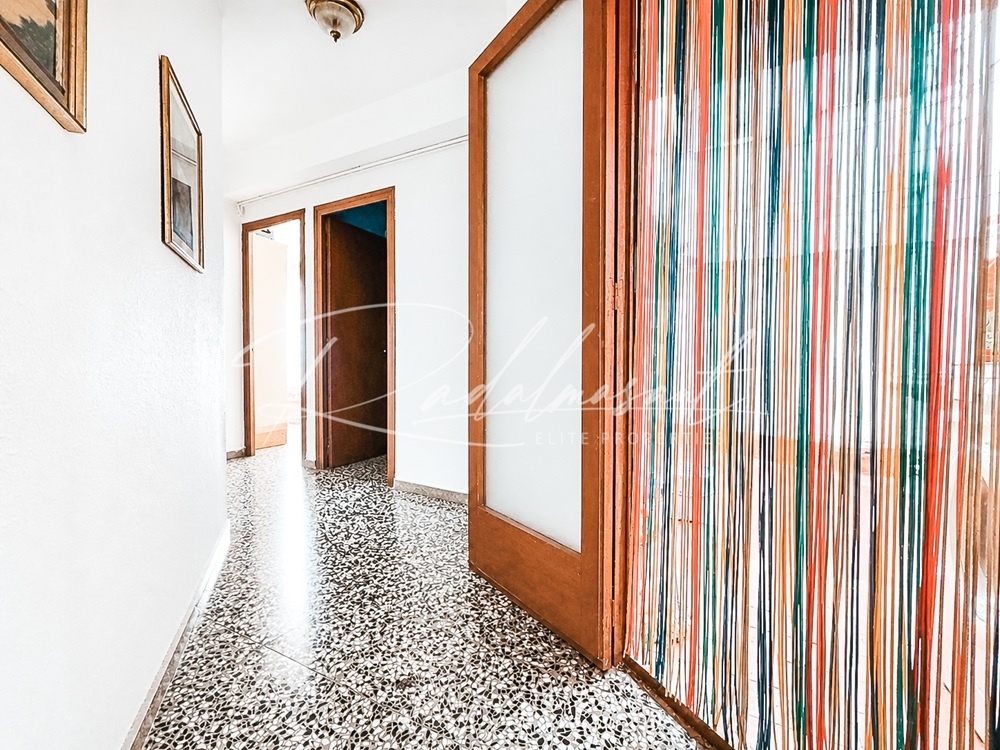 Acceso patio